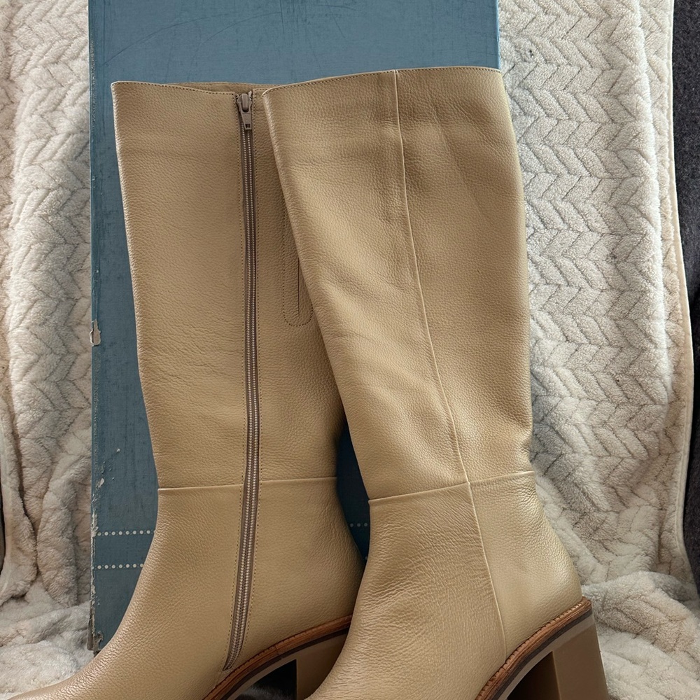 Elegant Beige Heeled Boots